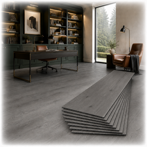 Stapel aus Laminat Dielen mit Holzoptik in einem eleganten Arbeitszimmer mit Schreibtisch und Ledersessel.