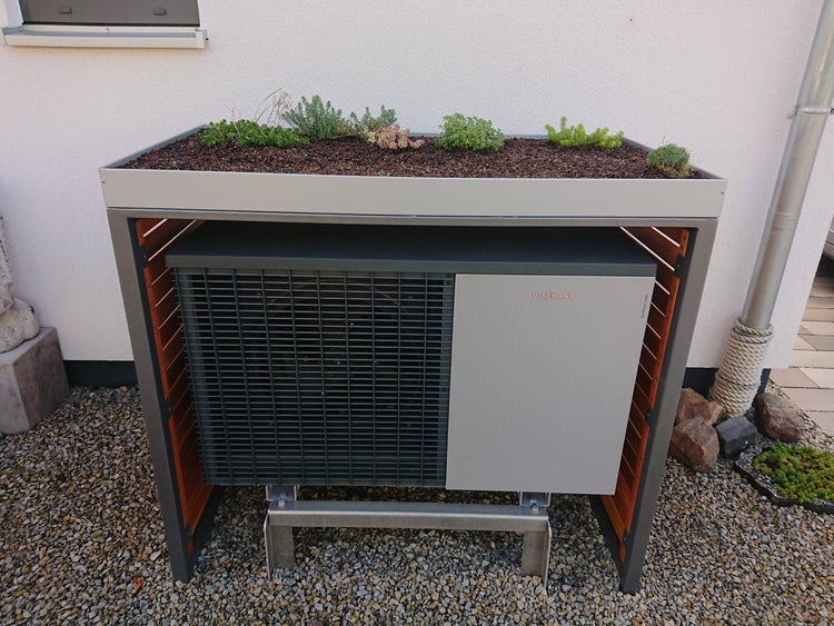 Wärmepumpenverkleidung DEKOR-Element Wärmepumpe, 128 x 90 x 101 cm, 2- Seiten geschlossen mit Holz Rhombus Lärche.