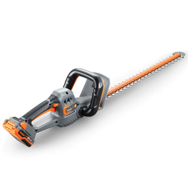 Akku-Heckenschere von FUXTEC mit langem Schneidemesser und ergonomischem Handgriff für die Gartenpflege.