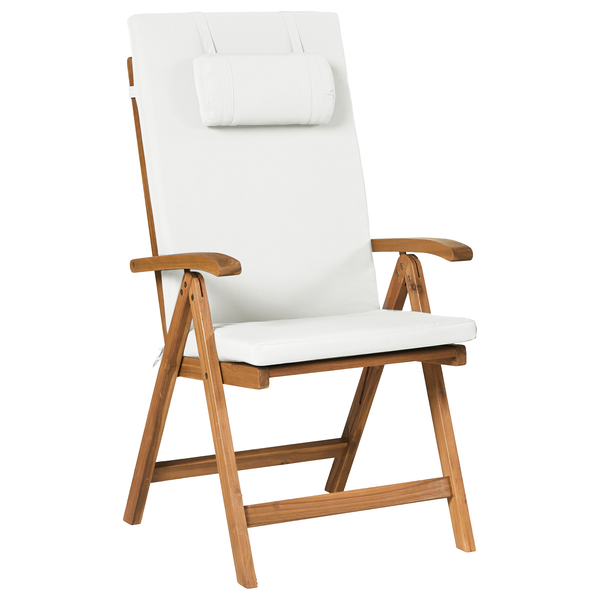 Klappbarer Gartenstuhl aus Holz mit weißer Hochlehner-Auflage und integriertem Kopfpolster.