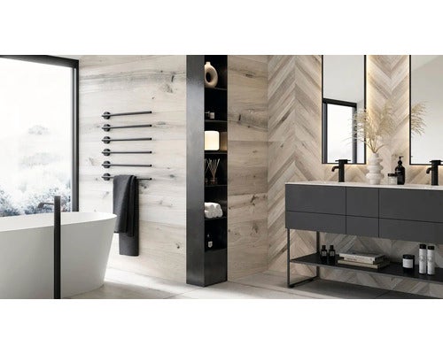 Modernes Badezimmer mit Badewanne, Handtuchwärmer, Regal und Waschtisch