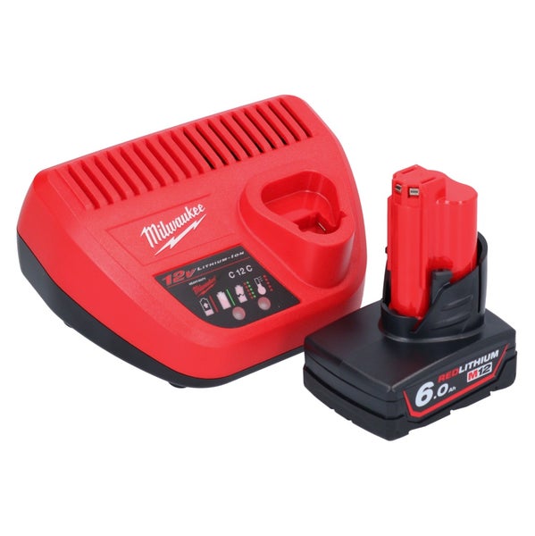 Milwaukee M12 12 Volt Akkuladegerät C 12 C und M12 Redlithium Akku mit 6,0 Amperestunden in Rot und Schwarz.