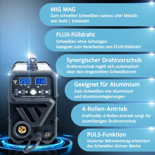Stehleuchte mit schwarzem Schirm und Rattan-Element
