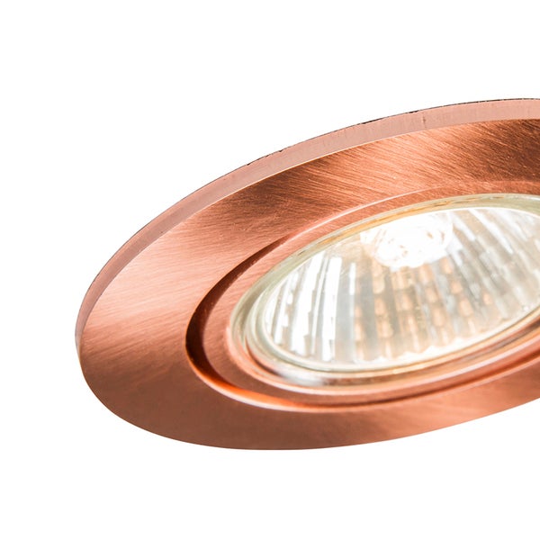 Runder Einbaustrahler aus gebürstetem Metall mit sichtbarem Leuchtmittel.