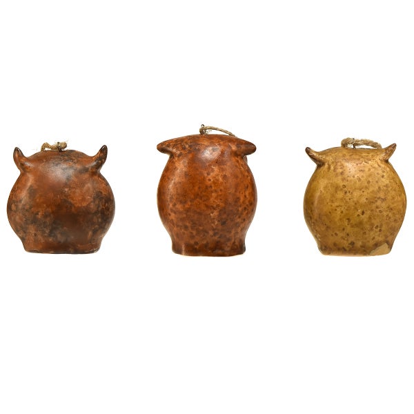 Drei dekorative Keramikglocken mit Kordelaufhängung