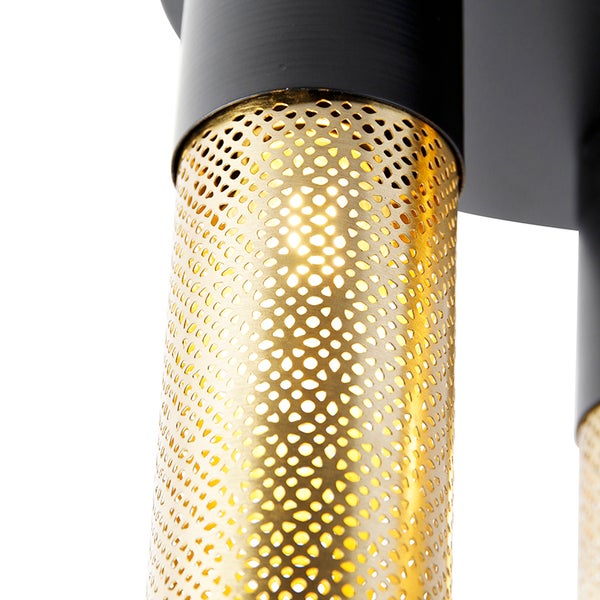 Nahaufnahme einer Deckenleuchte mit perforiertem, zylinderförmigem Lampenschirm