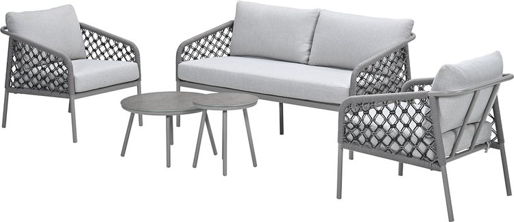 Garten-Lounge-Set aus Zweisitzer-Sofa, zwei Sesseln und zwei runden Tischen, Metallgestell mit Seilgeflecht und grauen Polstern.