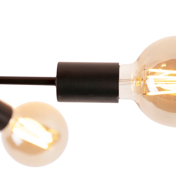 Nahaufnahme einer Pendelleuchte mit Glühbirnen