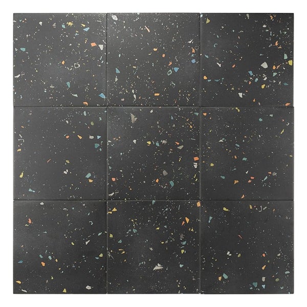 Quadratische Bodenfliesen oder Wandfliesen in Terrazzo Optik mit buntem Granulat auf dunklem Untergrund angeordnet in einem Drei mal Drei Raster