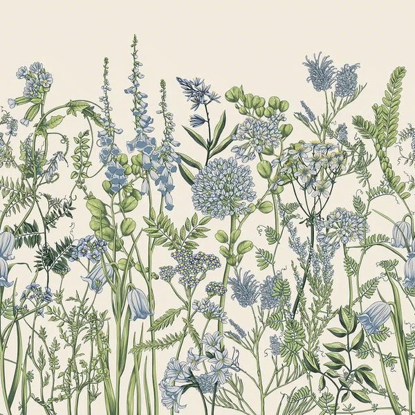 Vliestapete mit botanischem Muster aus blauen Wildblumen und grünen Blättern im illustrativen Stil.