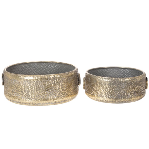 Zweiteiliges Set runder goldfarbener Übertöpfe aus Metall in Hammerschlag-Optik mit seitlichen Ringgriffen.