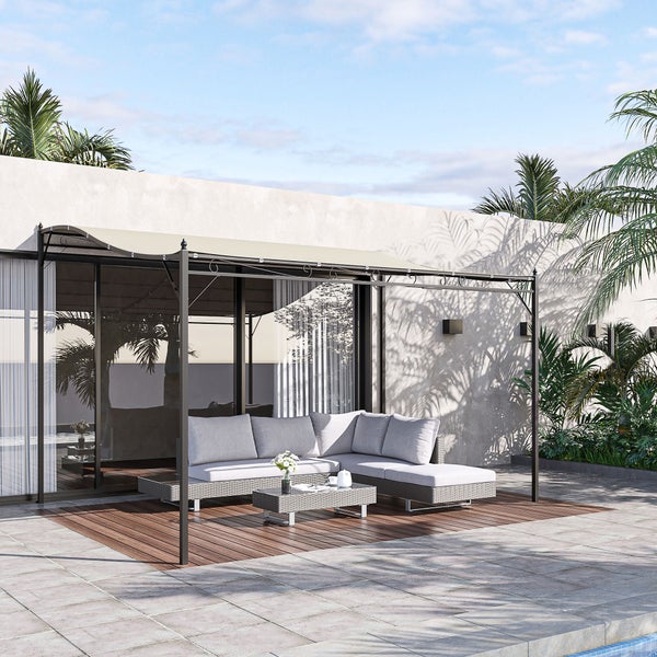 Gartenlounge unter Pavillon mit Sofa und Tisch auf Terrasse