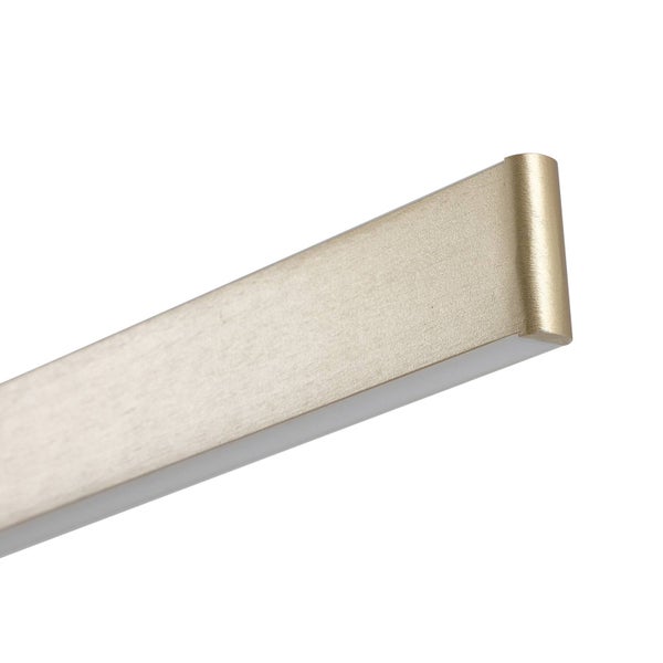 LED-Wandleuchte aus gebürstetem goldfarbenem Metall mit abgerundetem Abschluss und weißer Abdeckung.