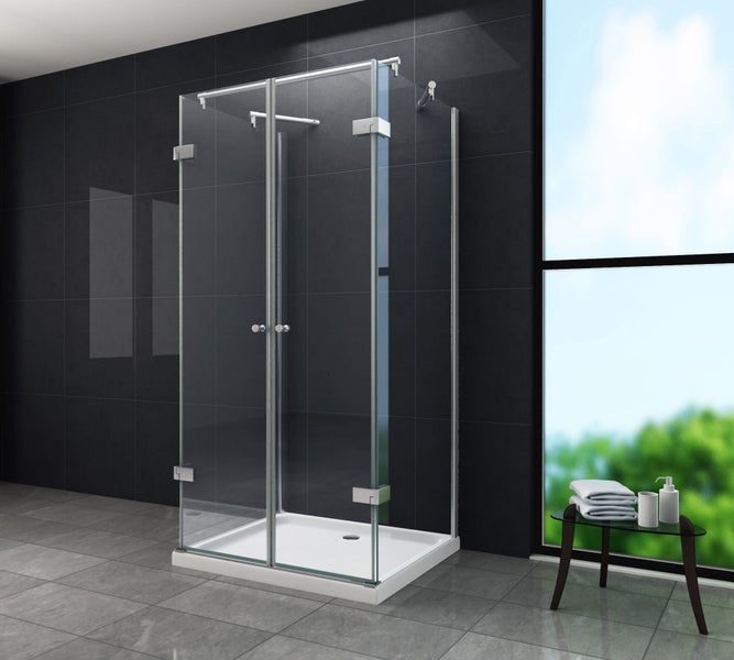Eckdusche mit Drehtür aus Glas und Metallelementen im Badezimmer