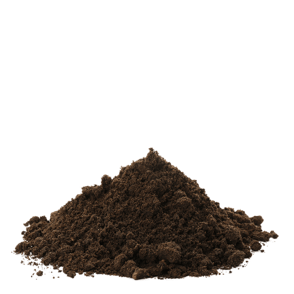 Ein Haufen dunkler Blumenerde oder Pflanzerde für Garten und Balkon.