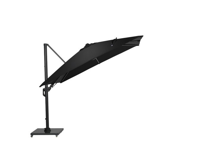 Schwarzer Ampelschirm mit quadratischem Schirmdach, seitlichem Mast und Schirmständer auf Rollen.