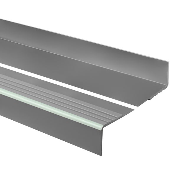 Treppenkantenprofil aus Aluminium in Silber mit rutschhemmender Einlage.