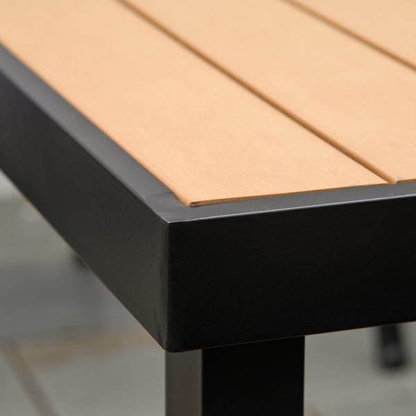 Detailansicht eines schwarzen Möbelbeins mit verstellbarem Nivellierfuß aus Kunststoff.
