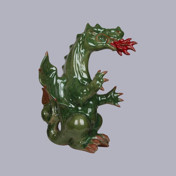 Drachenfigur aus glasierter Keramik, feuerspeiende Gartenfigur.