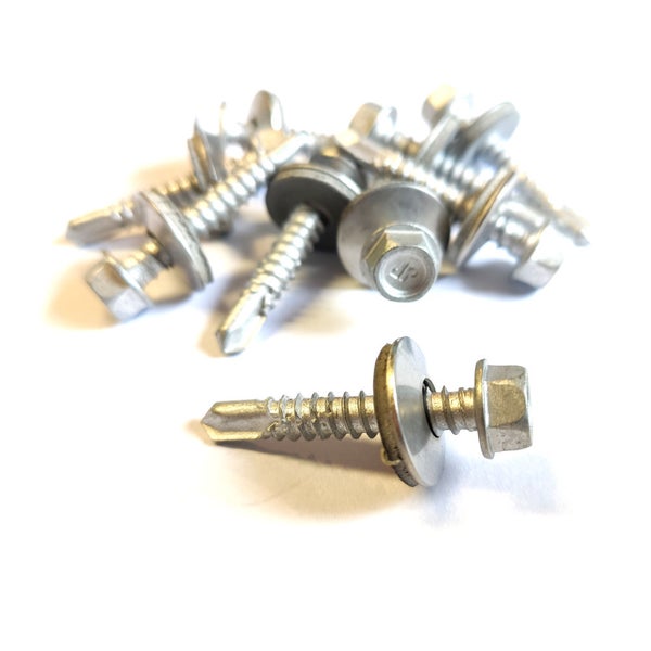 Mehrere Bohrschrauben mit Sechskantkopf und Dichtscheibe