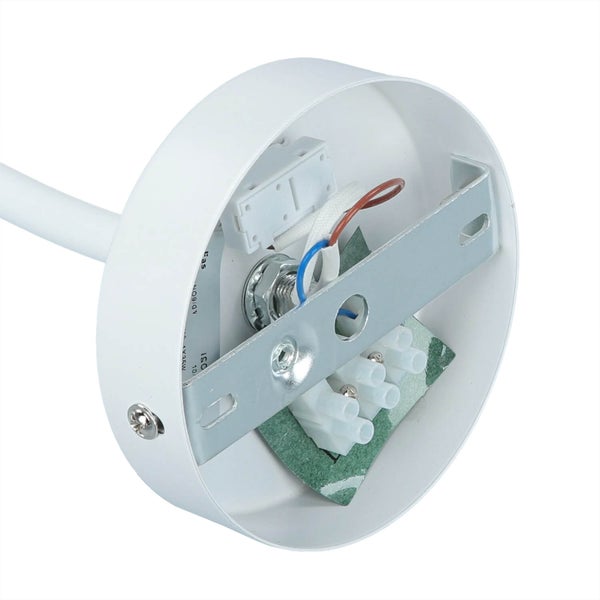 Innenansicht einer Deckenleuchte mit Anschlussklemmen und Montagehalterung