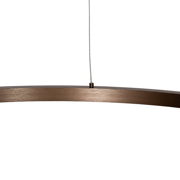 Gebogene Hängeleuchte mit Aufhängungskabel