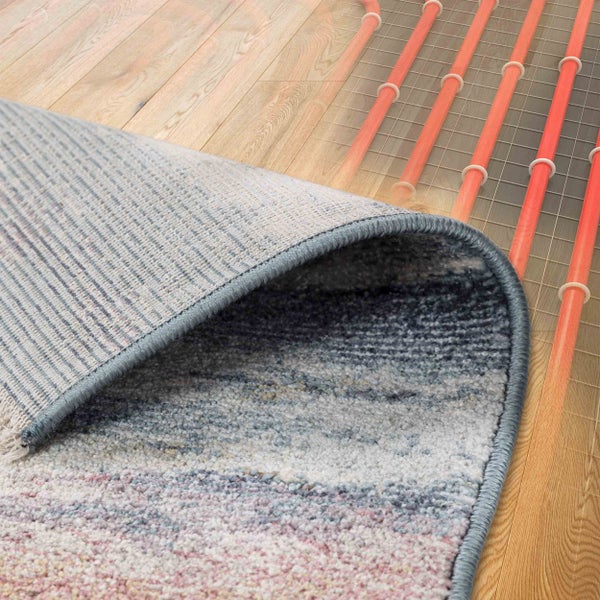 Teppich auf Holzboden mit darunterliegender Fußbodenheizung