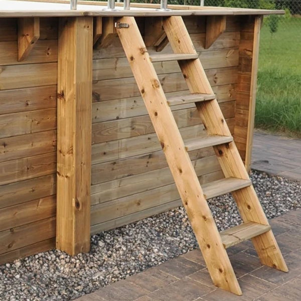 Holzpool mit Leiter