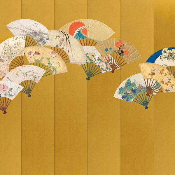 Goldener Hintergrund mit Fächern mit verschiedenen Motiven.