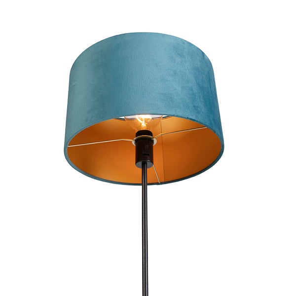Stehlampe mit blauem Lampenschirm und goldenem Innenraum