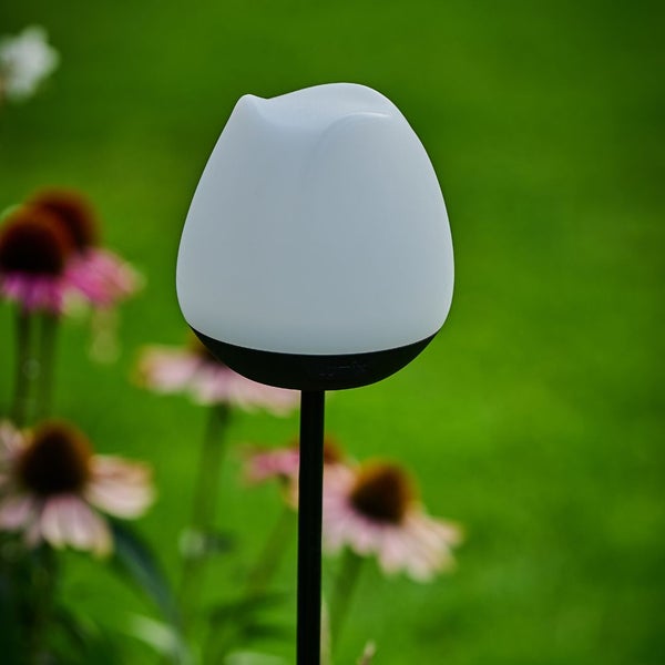 Gartenleuchte in Tulpenform