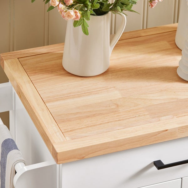 Detailansicht einer Anrichte mit Holzplatte und Blumenvase.