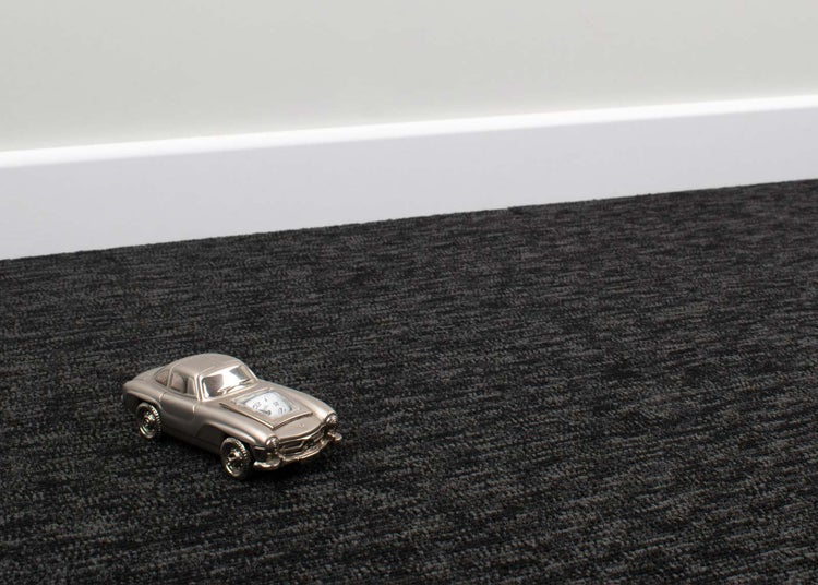 Teppichfliesen in 50 x 50 cm selbstliegend schwarz Teppichfliesen in Velours Schlingen Qualität für Flur und Wohnzimmer