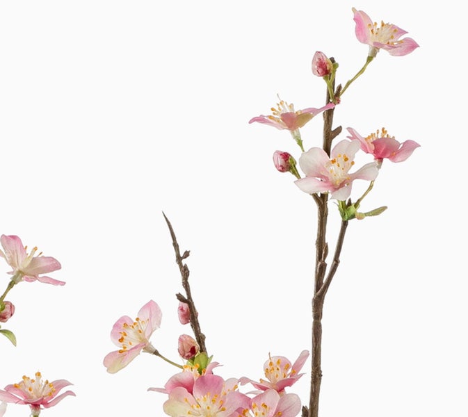 Künstlicher Kirschblütenzweig mit rosa Blüten und braunem Stiel für dekorative Zwecke.