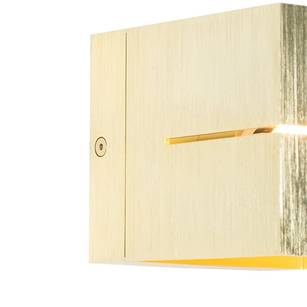 Goldfarbene Wandleuchte zur Innenbeleuchtung