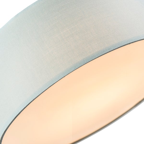 Nahaufnahme eines runden Lampenschirms aus strukturiertem Stoff mit goldfarbener Innenseite.