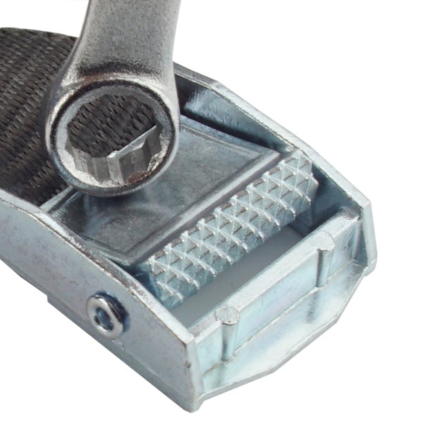 Detailansicht eines Metall-Ratschenschlosses für Zurrgurte