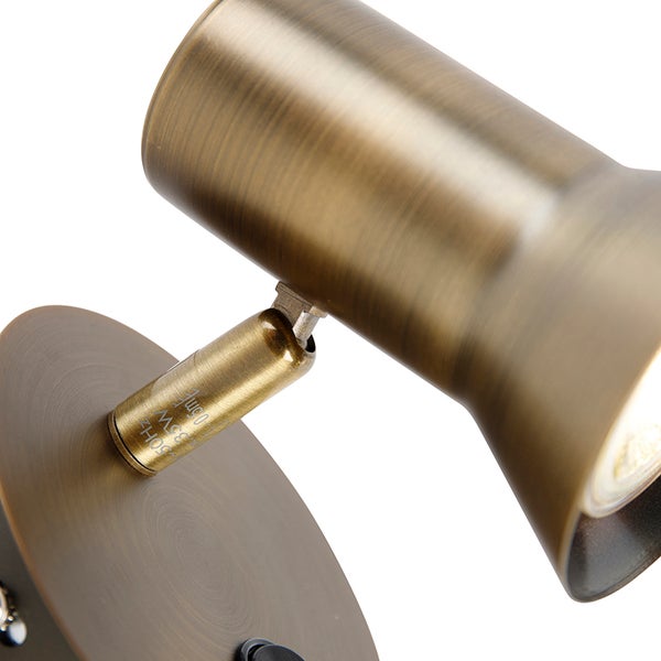 Nahaufnahme einer Wandleuchte aus Metall