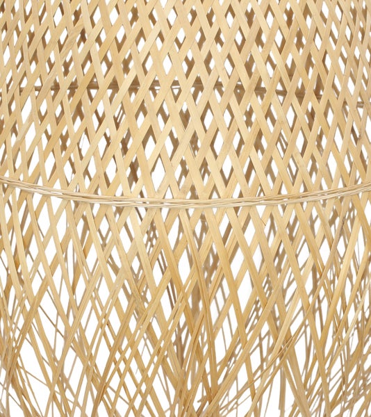 Detailansicht einer Lampe aus geflochtenem Bambus