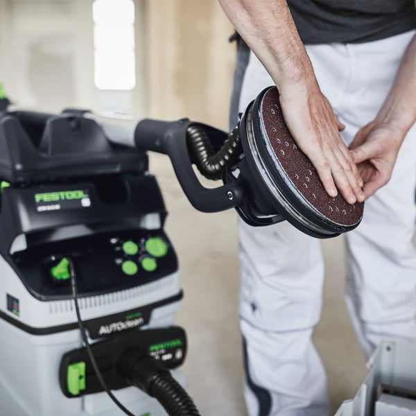 Bitset mit Schraubendreher in schwarzer Tasche