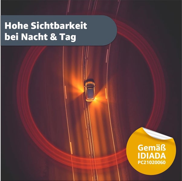Hohe Sichtbarkeit bei Nacht und Tag eines Autos auf der Straße.