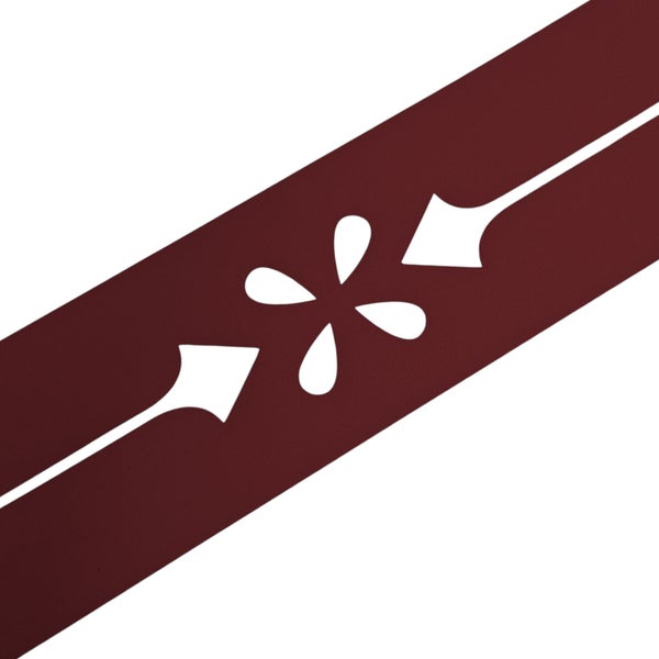 Grafisches Muster mit floralen Elementen auf einem diagonalen Band