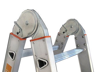 Detailansicht einer Mehrzweckleiter mit Gelenk