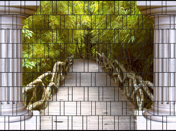 Sichtschutzzaun mit Waldmotiv und Brückendarstellung