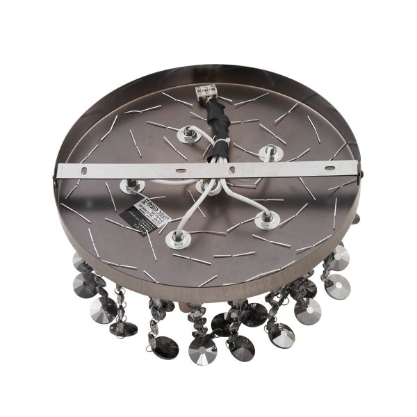 Deckenleuchte mit Kristallen, von unten fotografiert