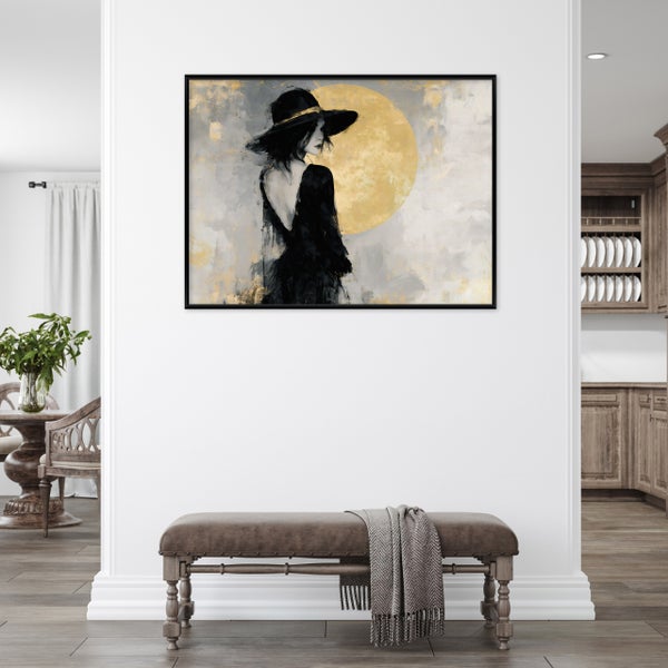 Wandbild mit abstraktem Motiv einer Frau mit Hut vor goldenem Vollmond, gerahmt, in modernem Wohnraum mit Sitzbank