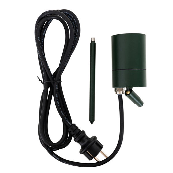 Gartenstrahler für außen in Dunkelgrün mit Erdspieß und schwarzem Stromkabel inklusive Stecker.
