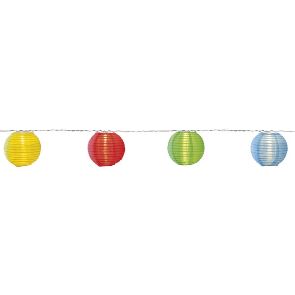 Lichterkette mit bunten Papierlaternen
