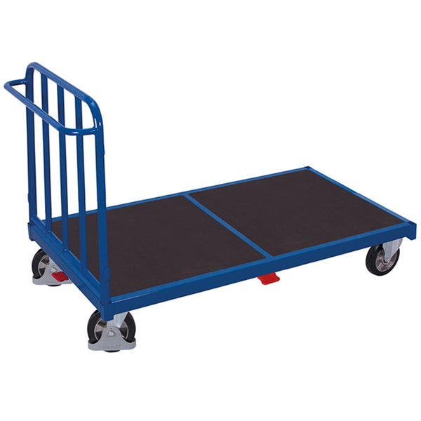 Blauer Plattformwagen mit Schiebebügel mit vertikalen Streben und schwarzer Ladefläche auf vier Lenkrollen.