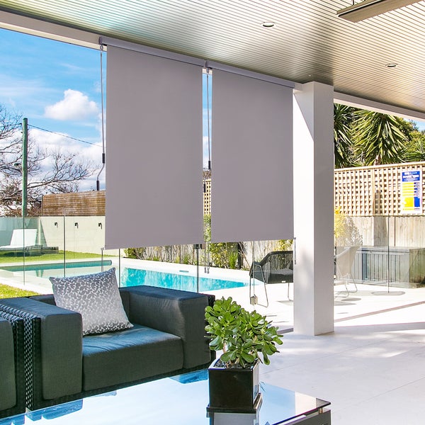 Blickdichtes Rollo mit den Maßen 120 x 200 cm und einer Bedienkette von 125 cm Länge.